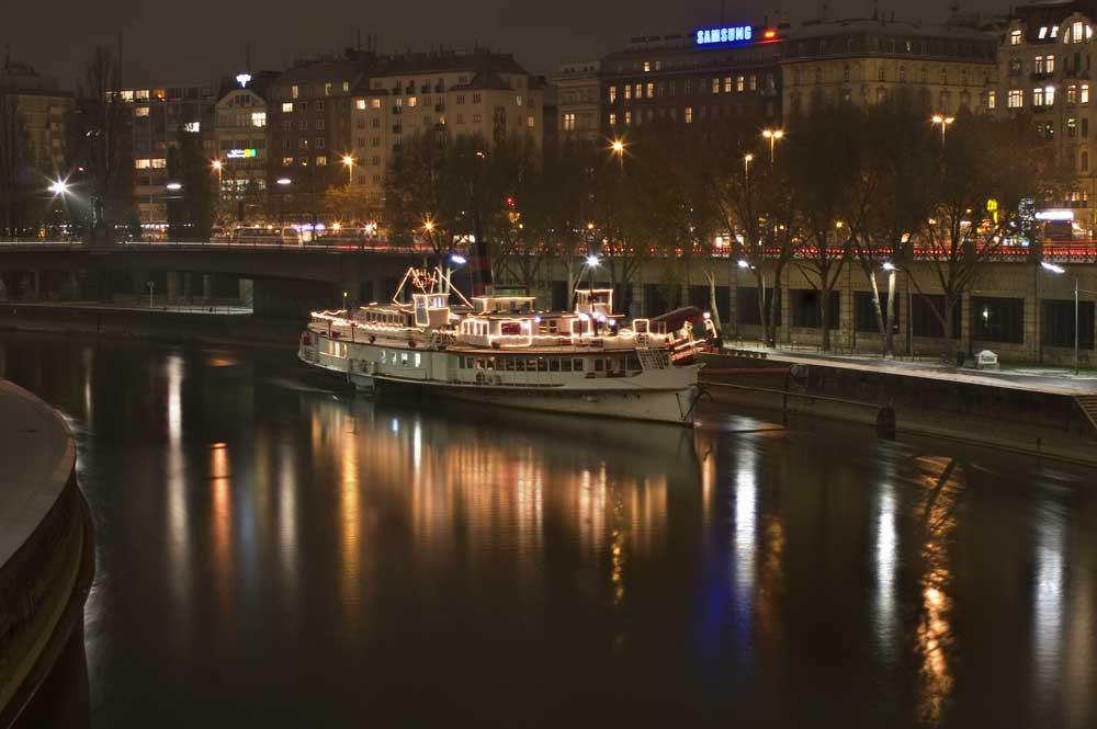 Johann Strauß Schiff am Donaukanal