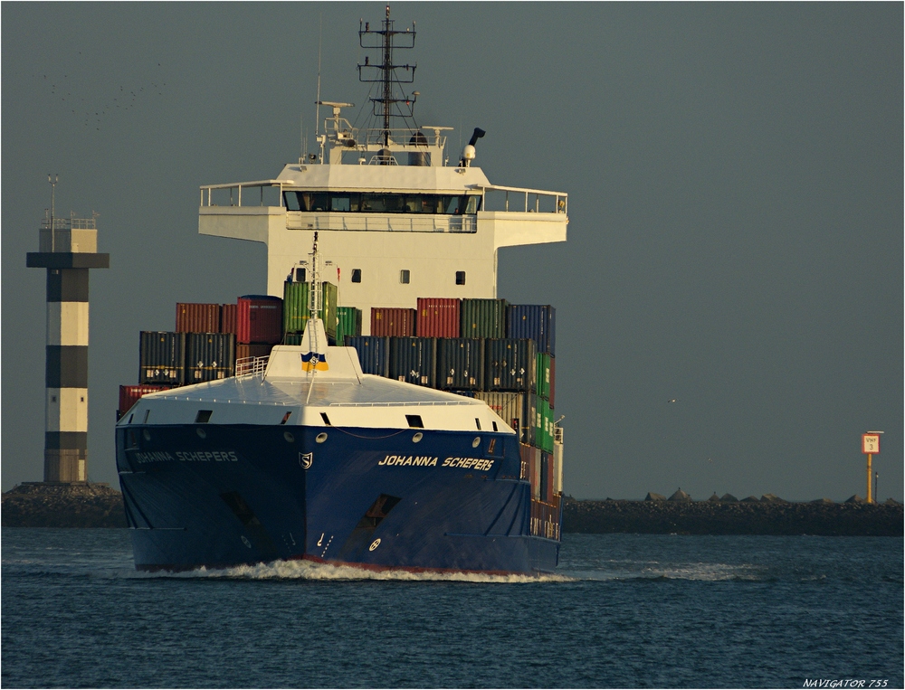 JOHANNA SCHEPERS / Containership.