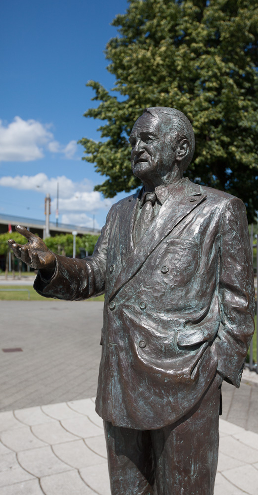 Johannes-Rau-Statue