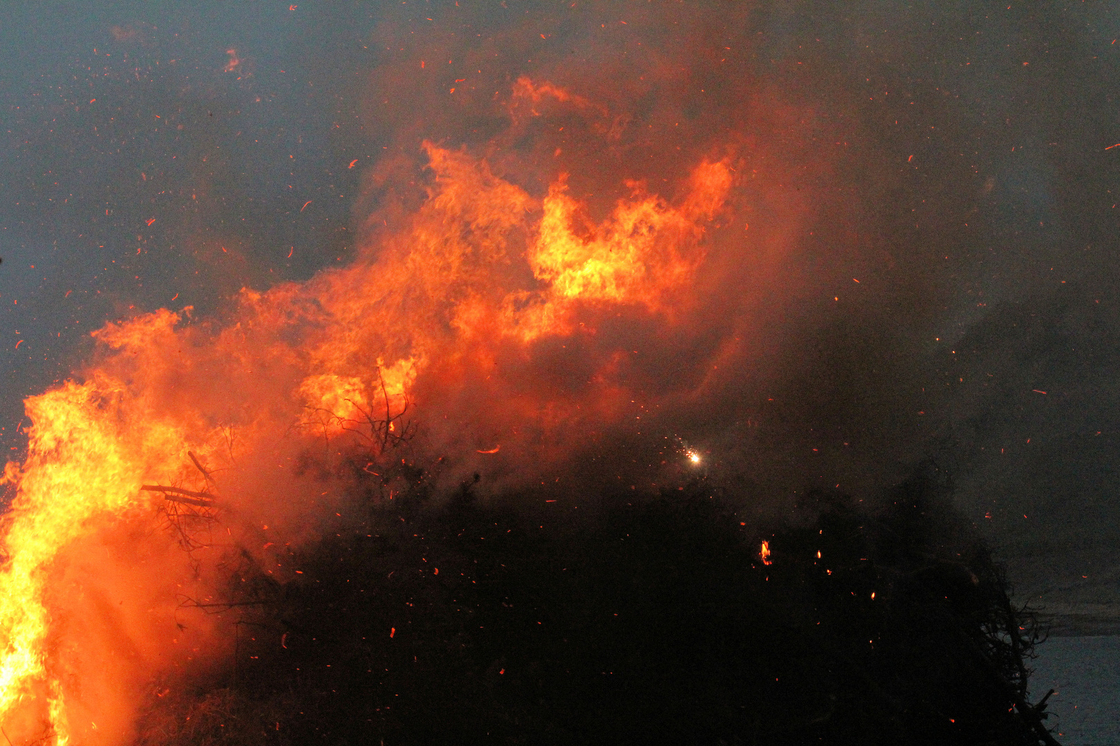 Johannesfeuer am Strand