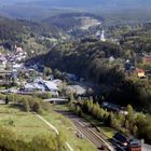 Johanngeorgenstadt - Blick auf den Bahnhof, die Kirche und Tschechien