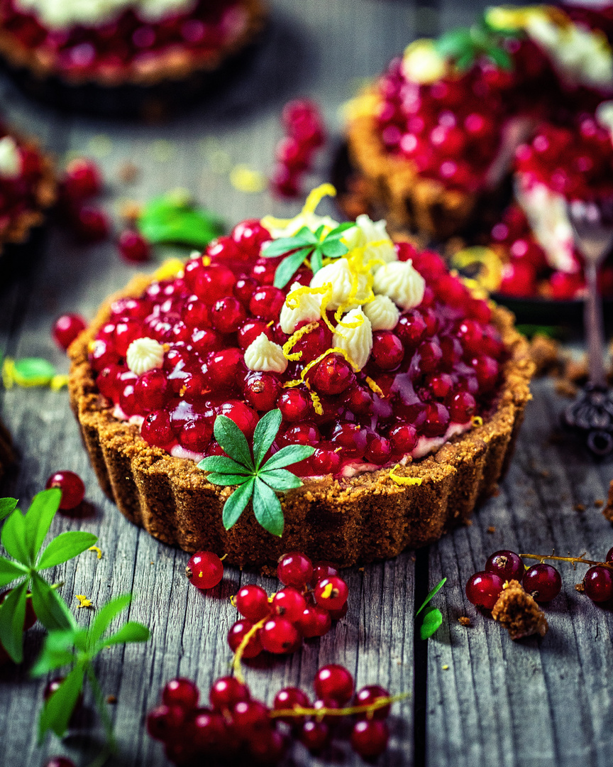 Johannisbeer-Törtchen Foto &amp; Bild | stillleben, food-fotografie ...