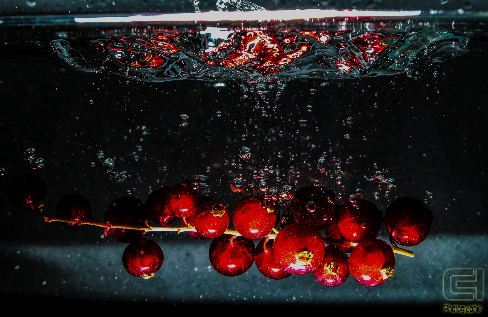 Johannisbeeren im Wasser 2