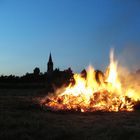 Johannisfeuer vor der Kaditzer Dorfkirche