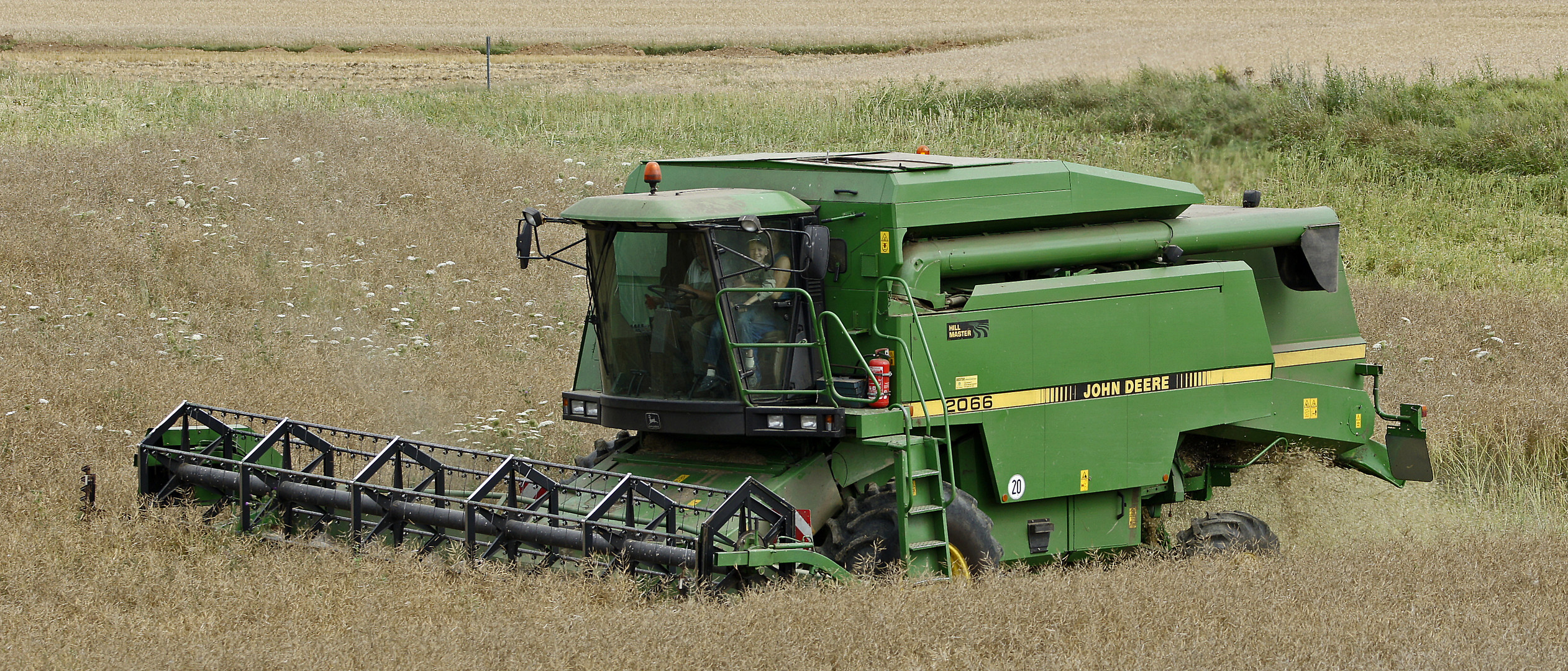 John Deere 2066