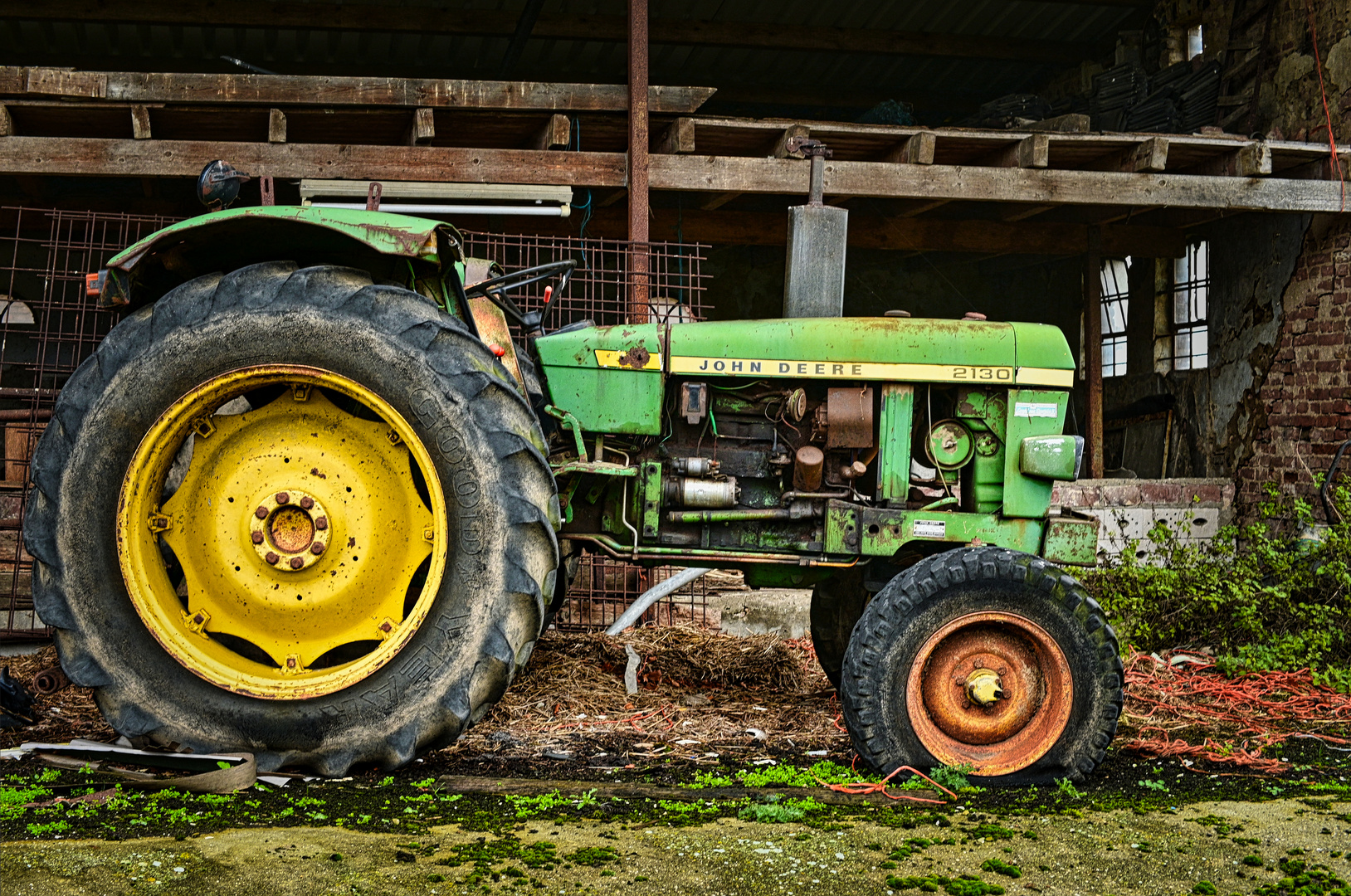 John Deere 2130