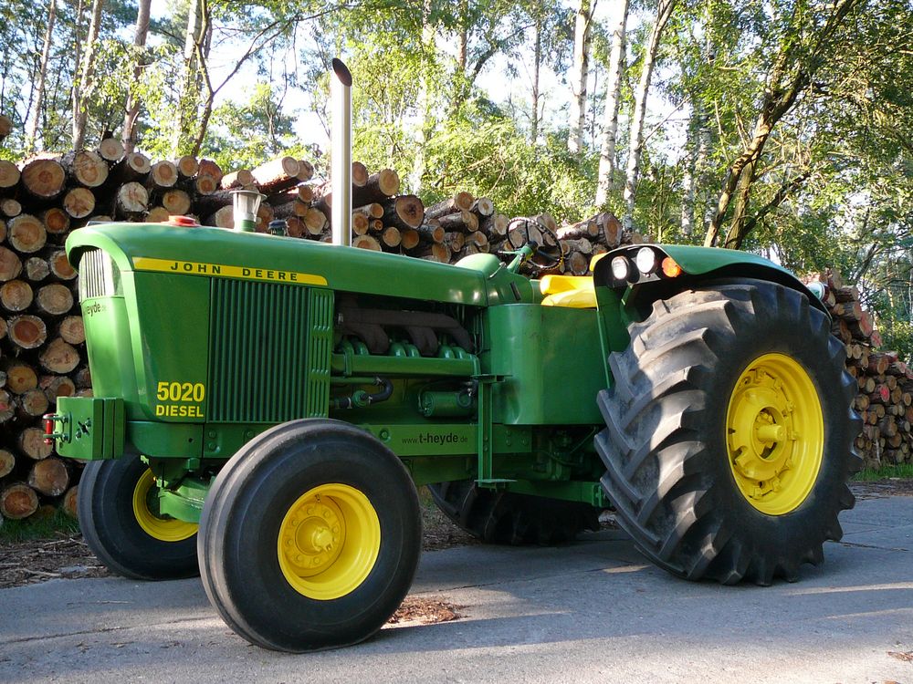 John Deere 5020