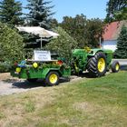 John Deere 5020 mit Anhänger