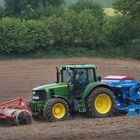 JOHN DEERE 6830 in Aktion