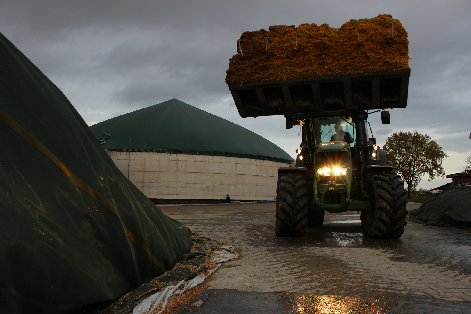 John Deere 7530 Premium und die Hungrige Biogasanlage!