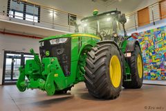 John Deere 8370 R II