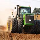 John Deere 9400 beim Grubbern