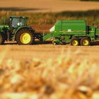 John Deere mit Ballenpresse