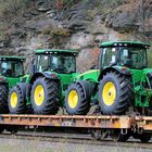 John Deere Traktoren auf Flatcars, Horseshoe Curve, PA, USA