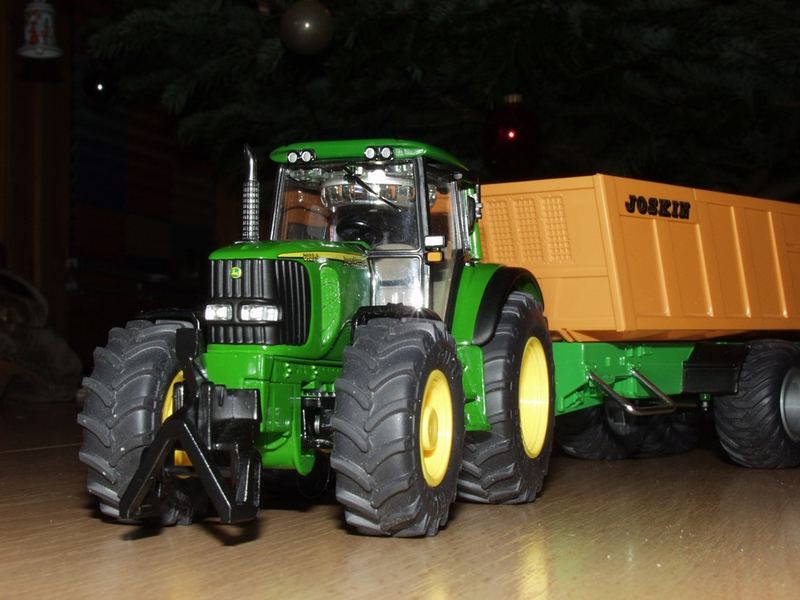 John Deere unter dem Tannenbaum