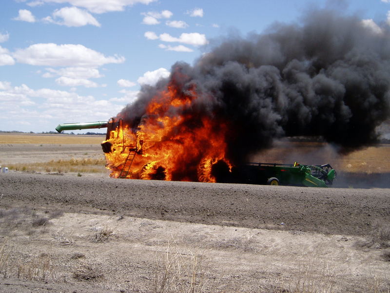 John Deere völlig in Flammen