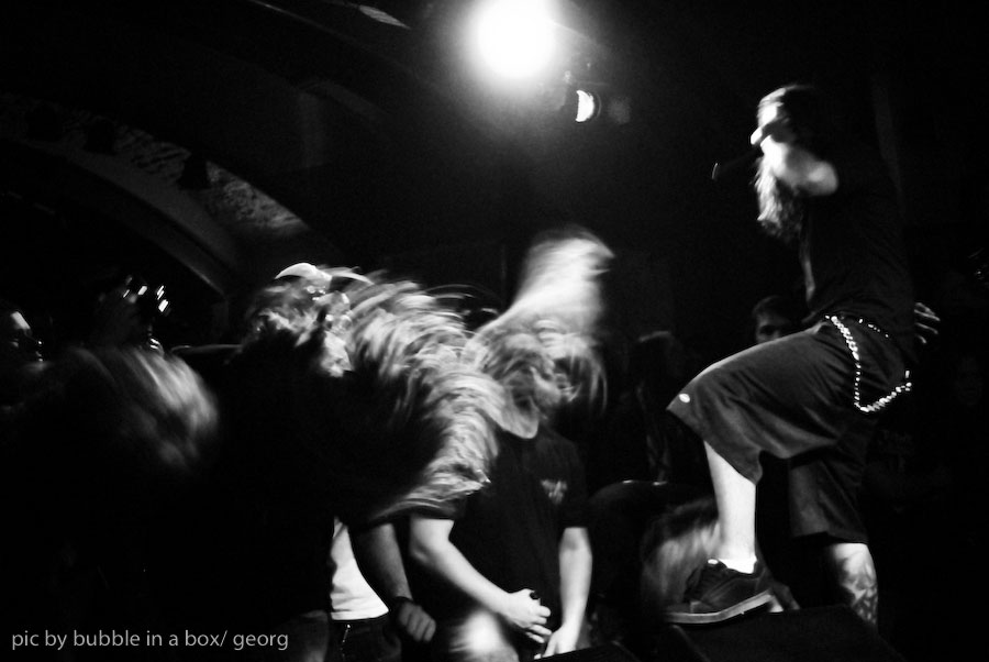 John von Fall of Serenity beim bändigen der Meute!