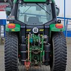 JohnDeere 6230 als multifunktionales Arbeitstier am Schiffsanleger auf Borkum