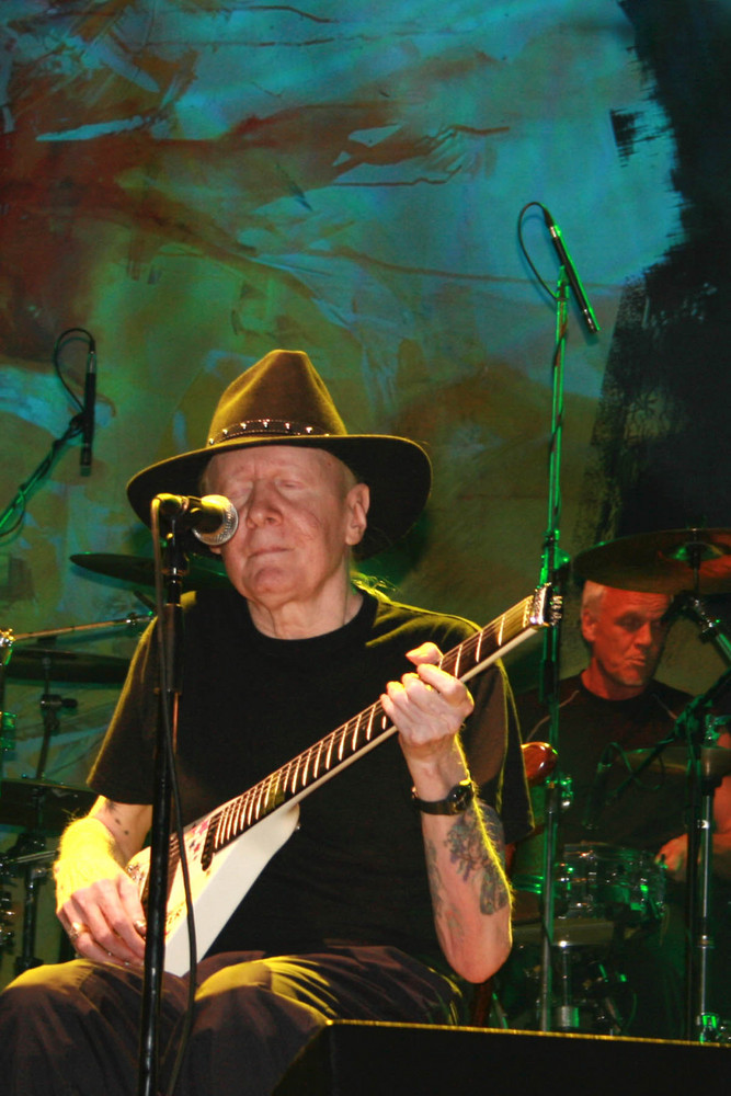 JOHNNY WINTER