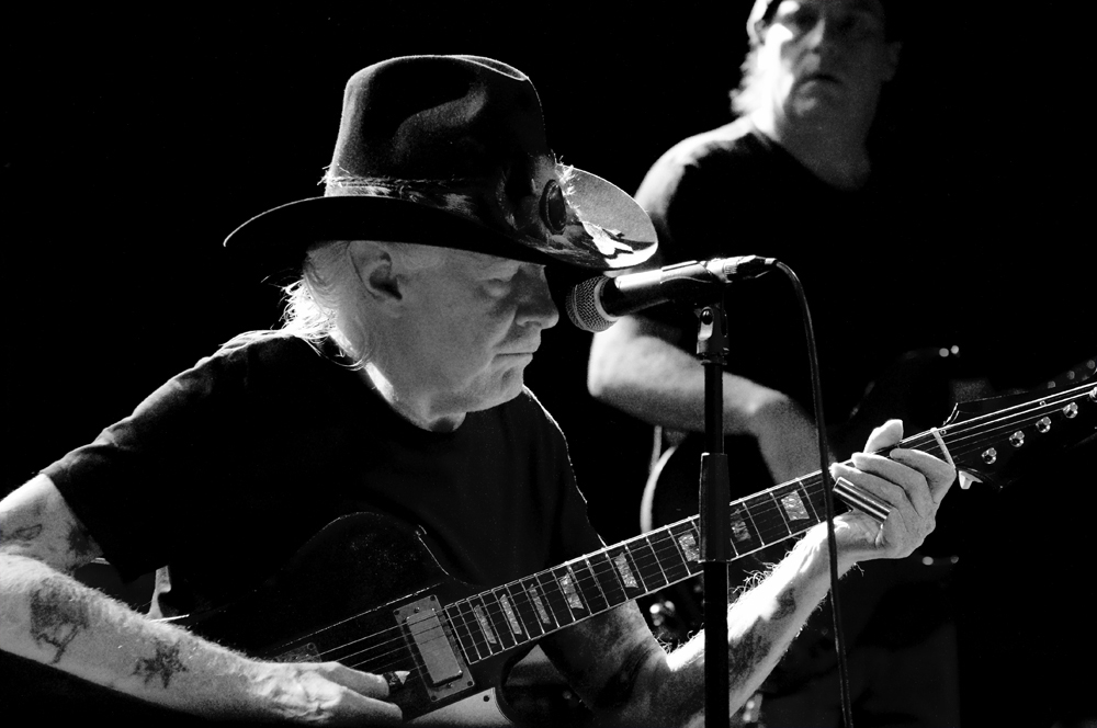 Johnny Winter - still alive and well!