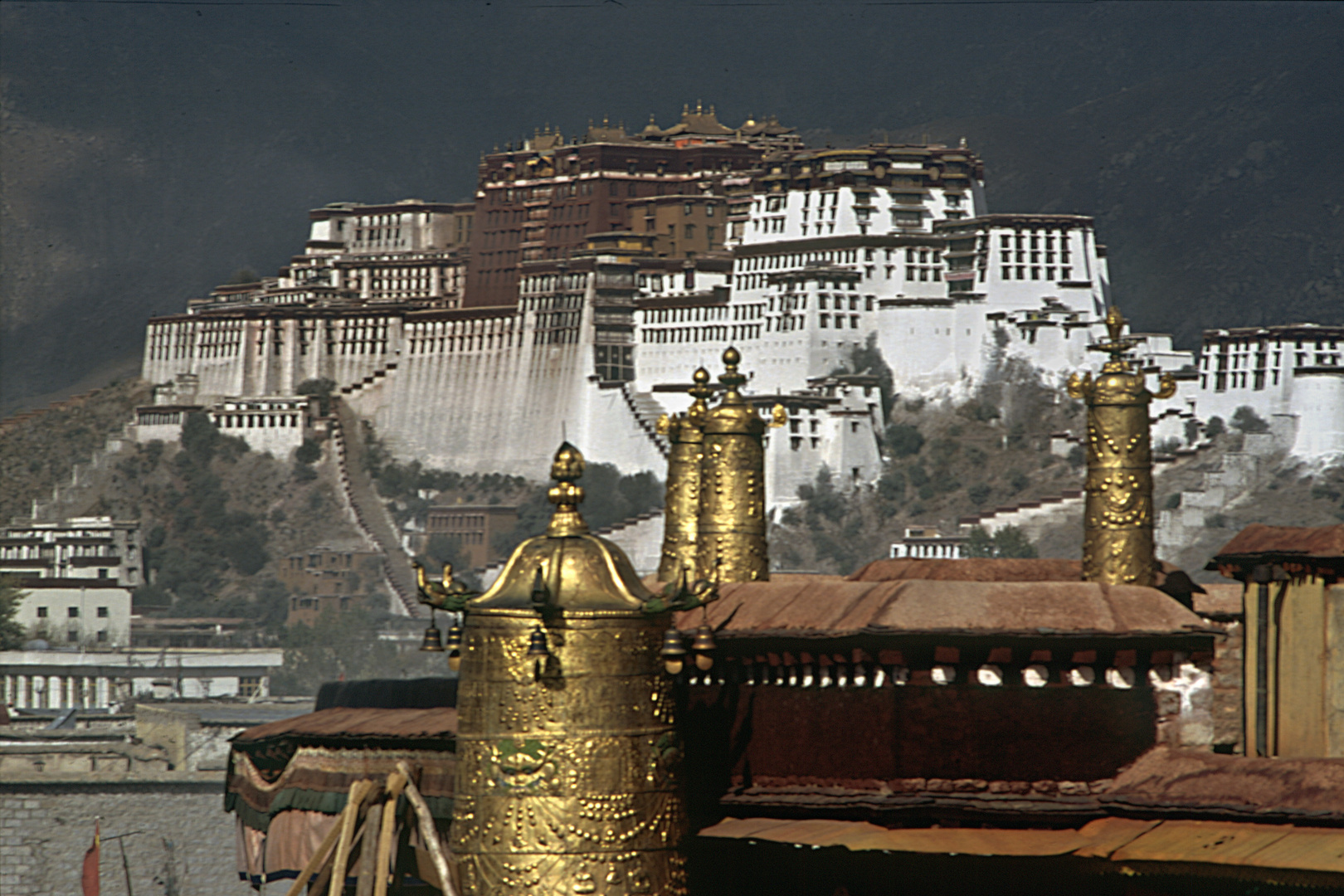 Jokhang mit Blick auf Potala