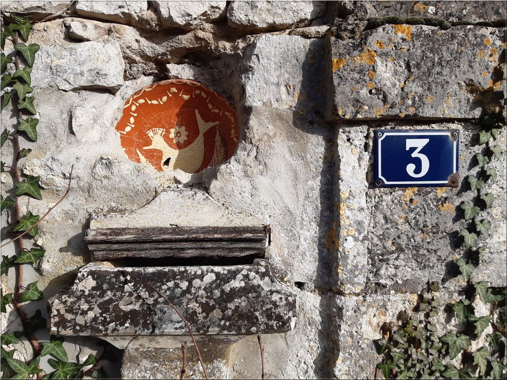 ..Jolie boite aux lettres à Yèvres le Châtel (45)..