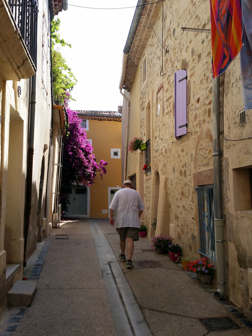 Jolie petite rue dans un village....