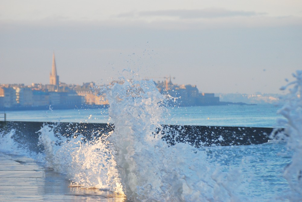 jolie vagues a st malo