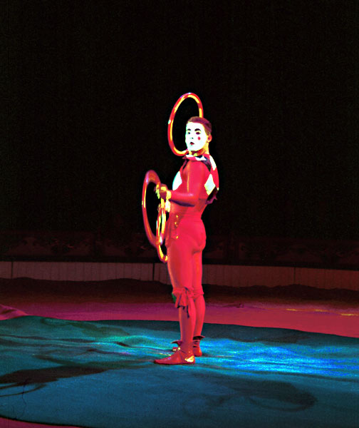 Jongleur in rot