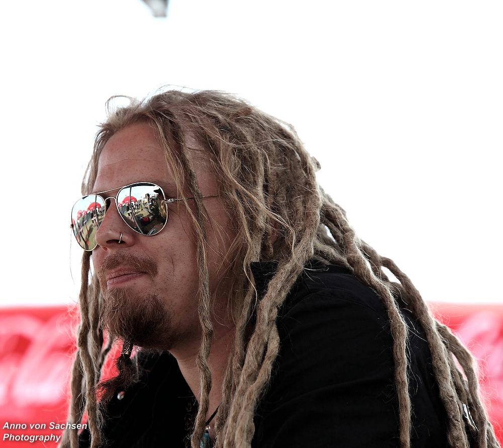 Jonne Järvelä ... Korpiklaani