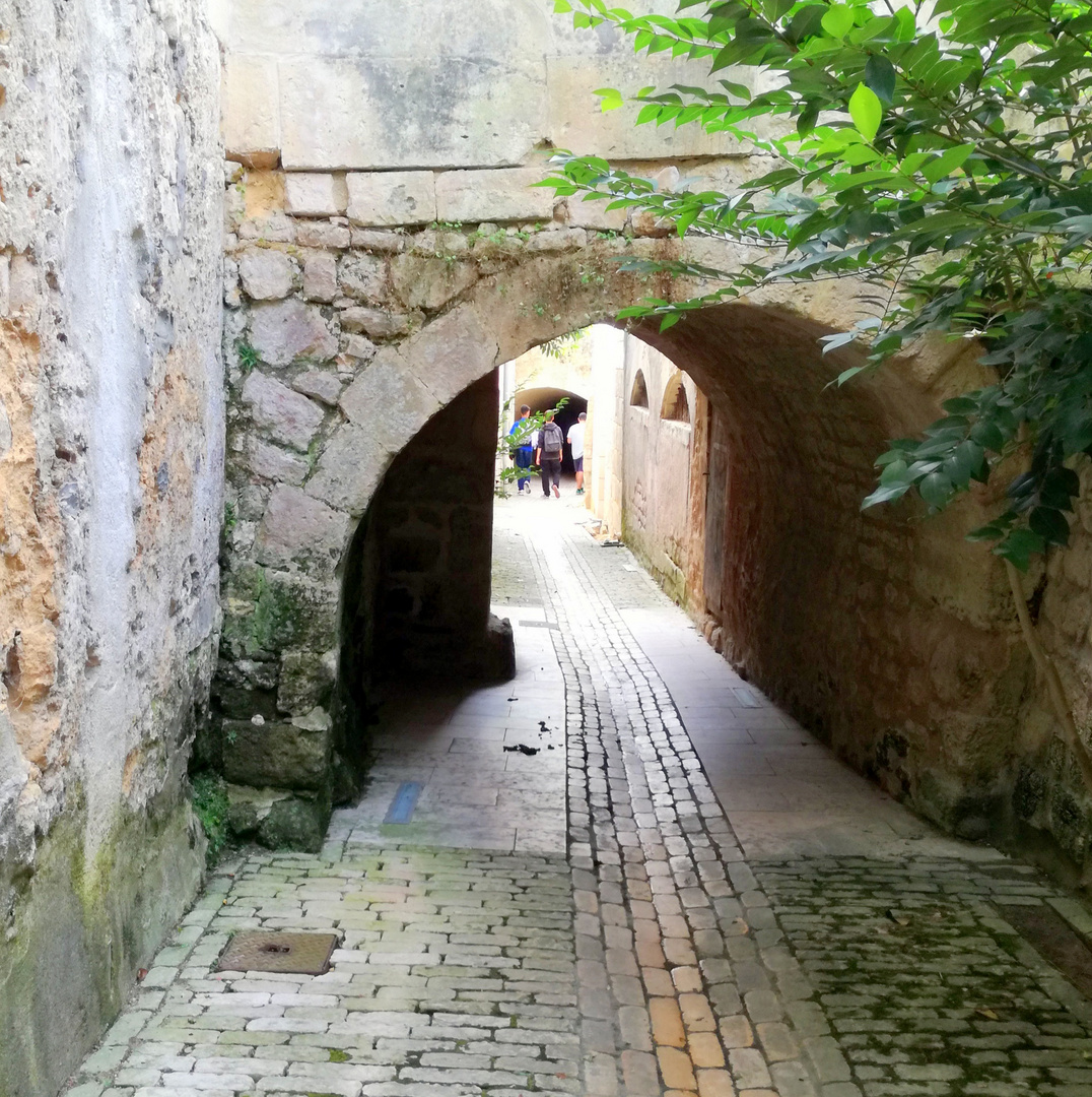 Jonzac ! La ruelle médiévale