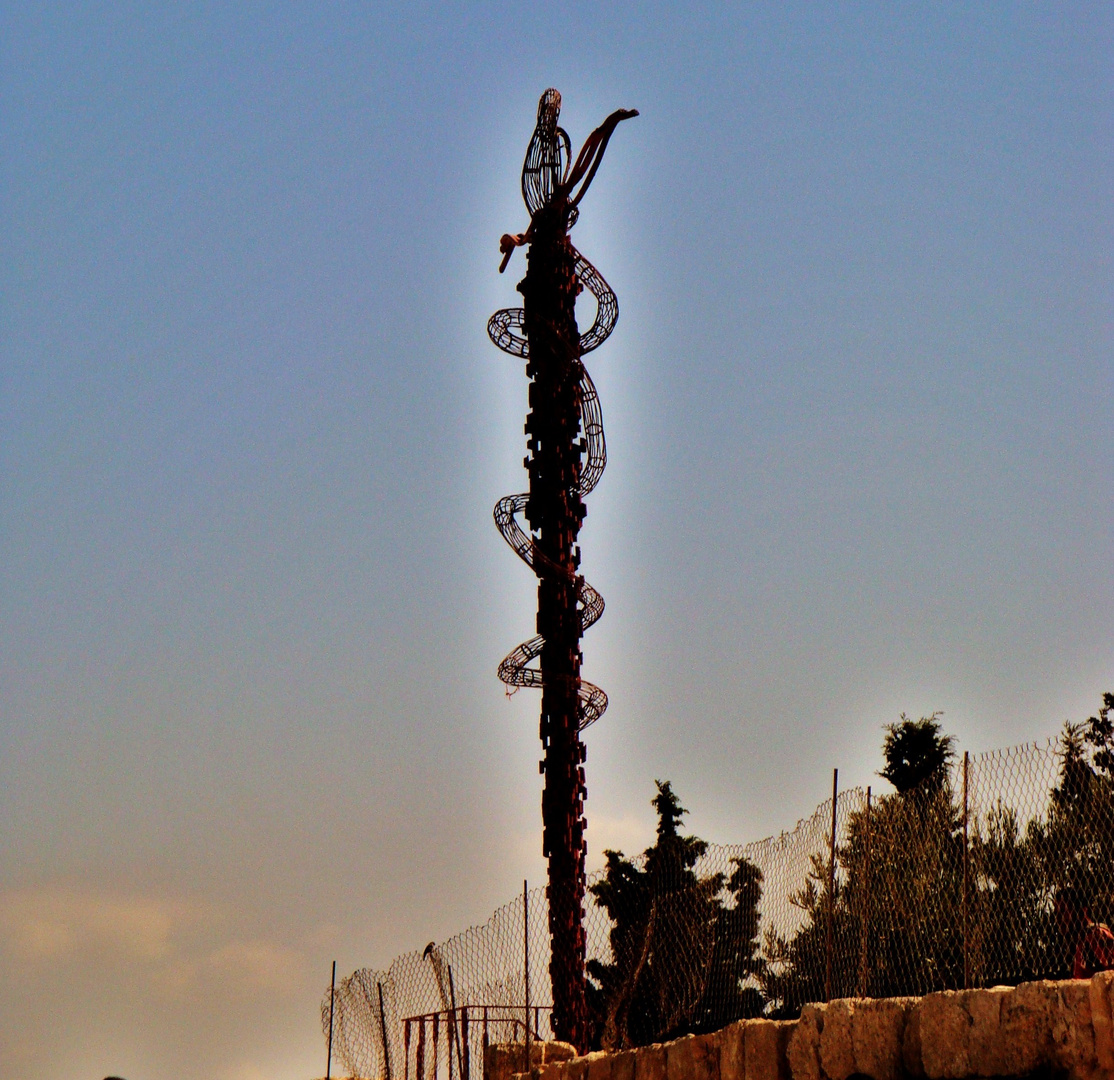 Jordania-Monte-Nebo Monumental Cruz de hierro