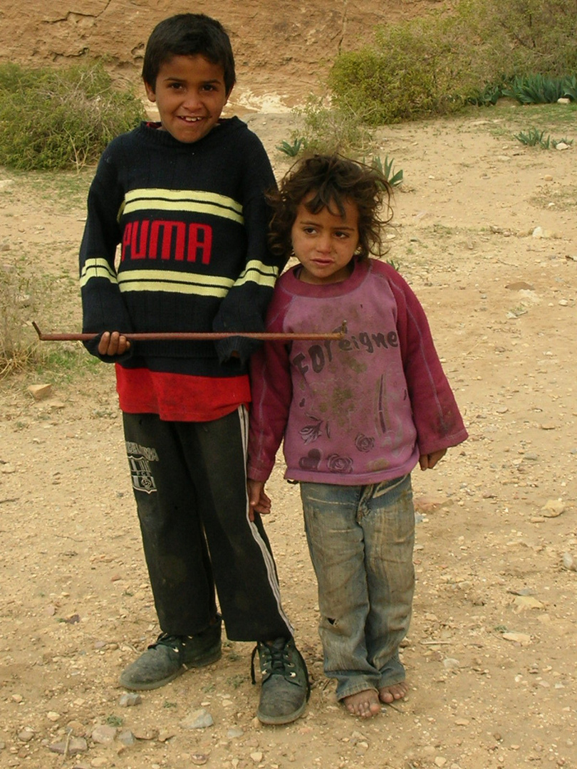 Jordanische Berber-Kinder in Petra, Jordanien