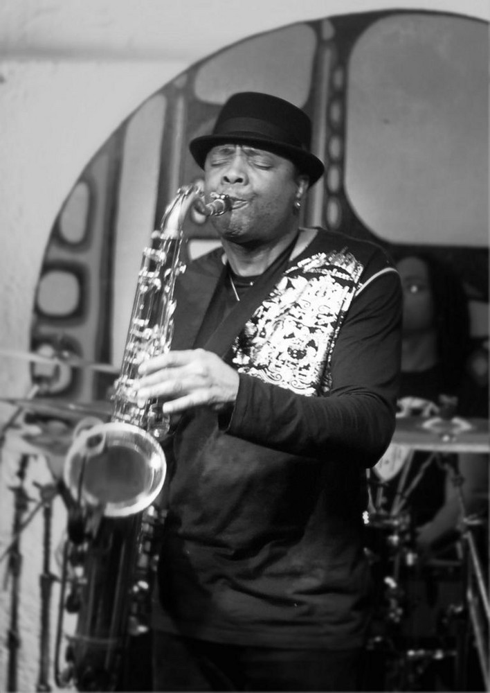 Jose James - Saxofon