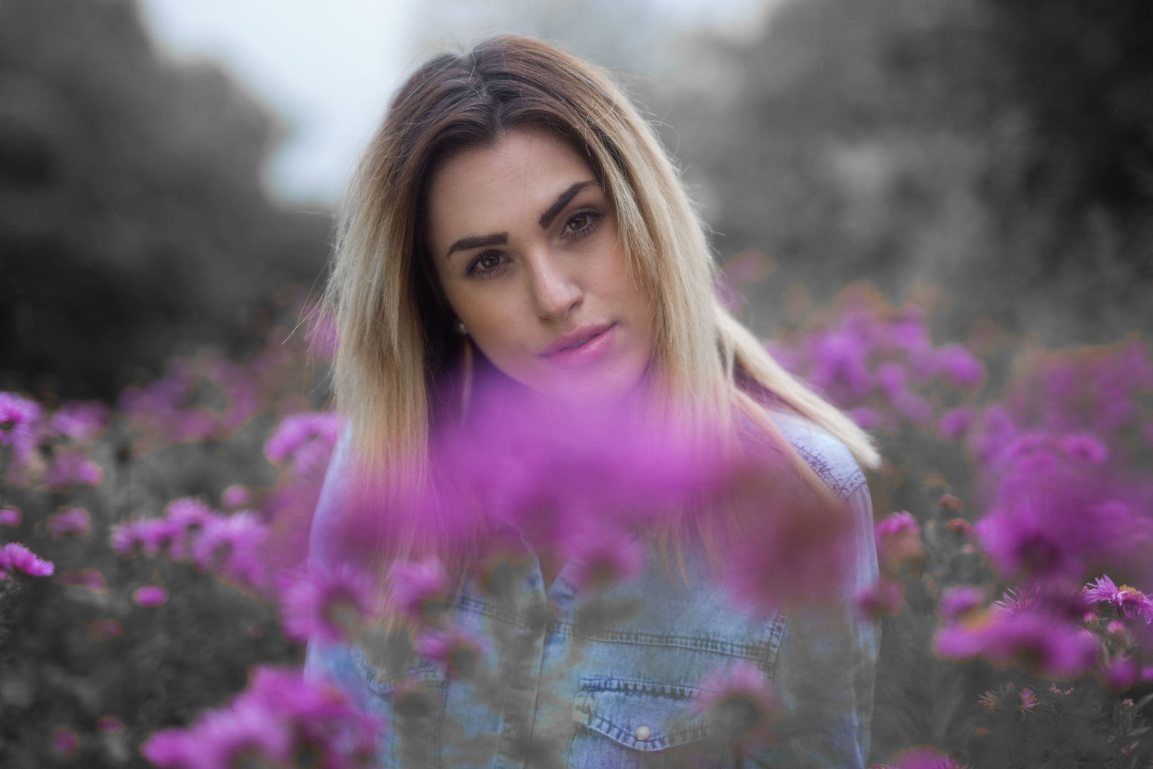 Josefine - Portrait mit Blumen