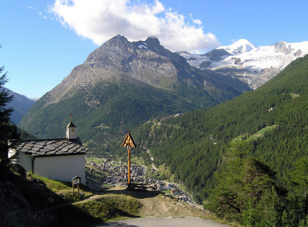 Josefskapelle mit Saas Grund und dem Mittagshorn