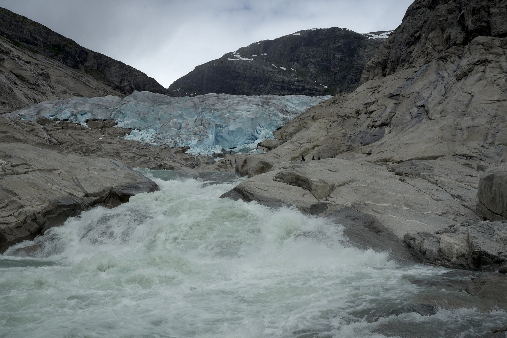 Jostedalsbreen mit Schmelzwasser