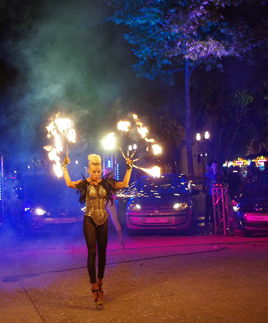 Jouer avec le feu.. photo et image animations photographiques, exercices photo 2024