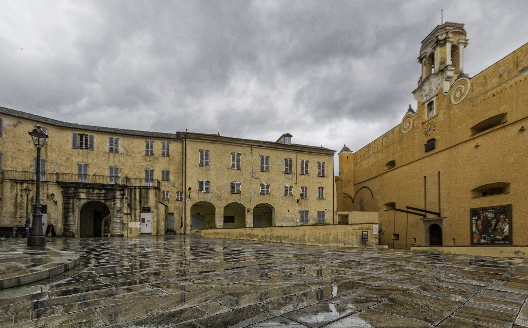 Jour d'orage sur Bastia . 