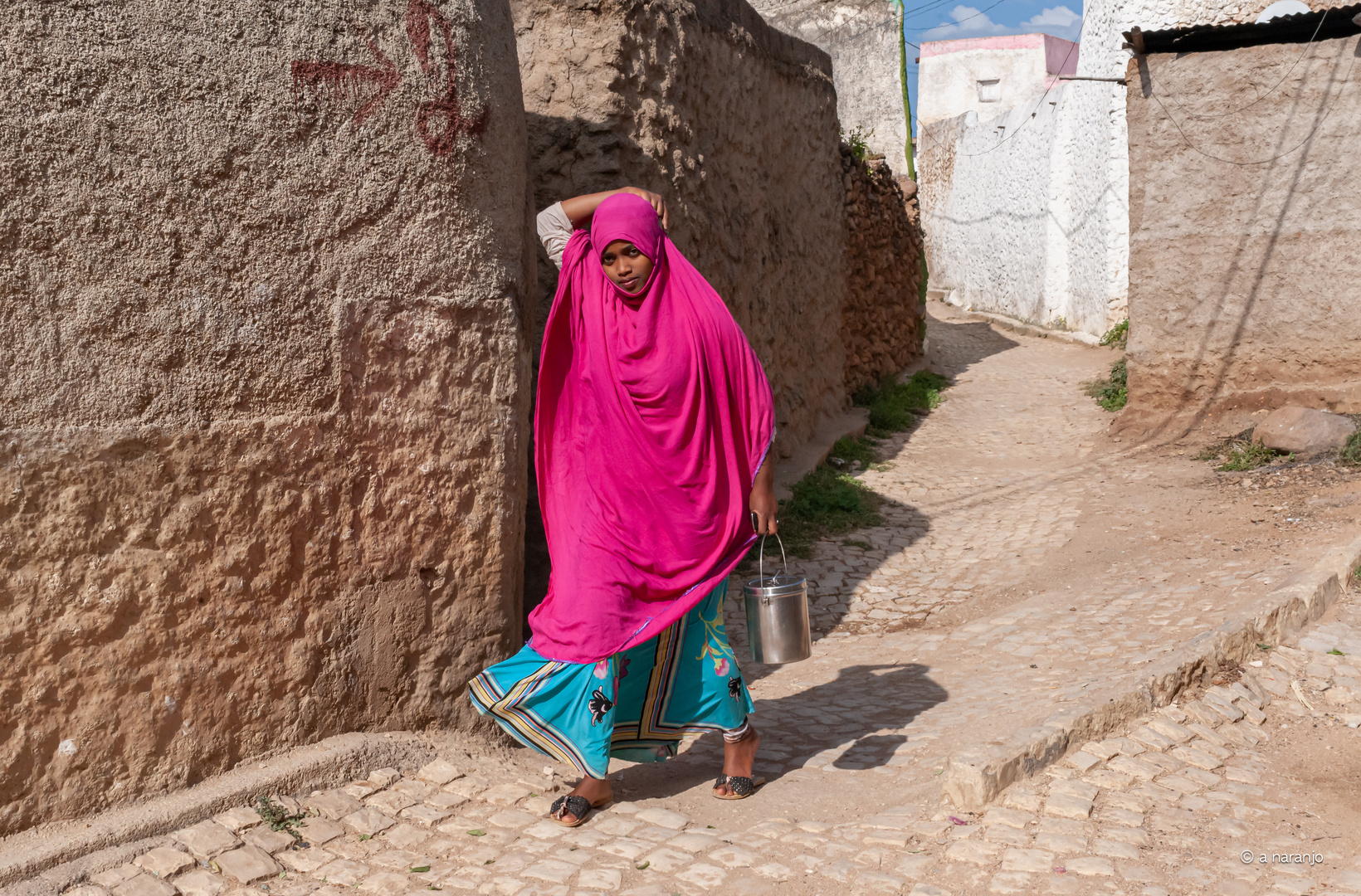 JOVEN CON LECHERA HARAR ETIOPIA