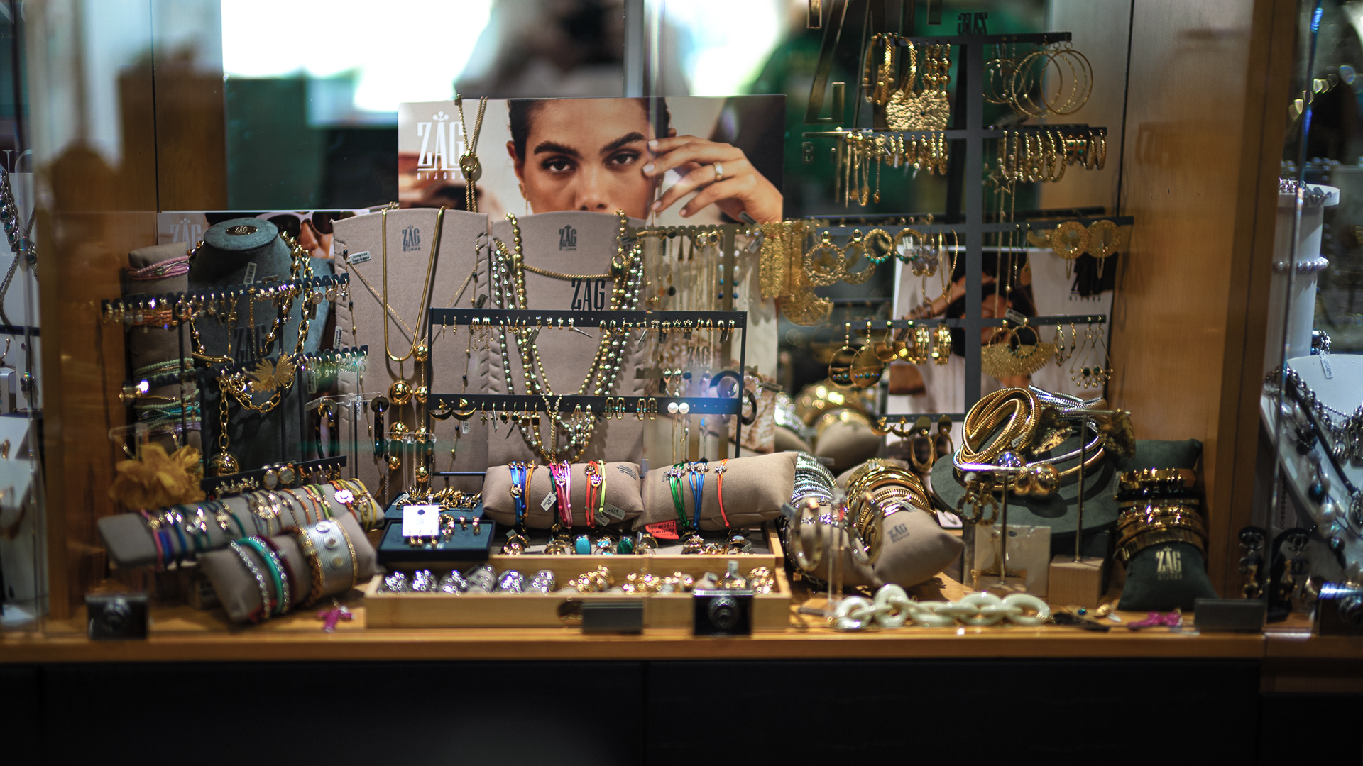 JOYAS.