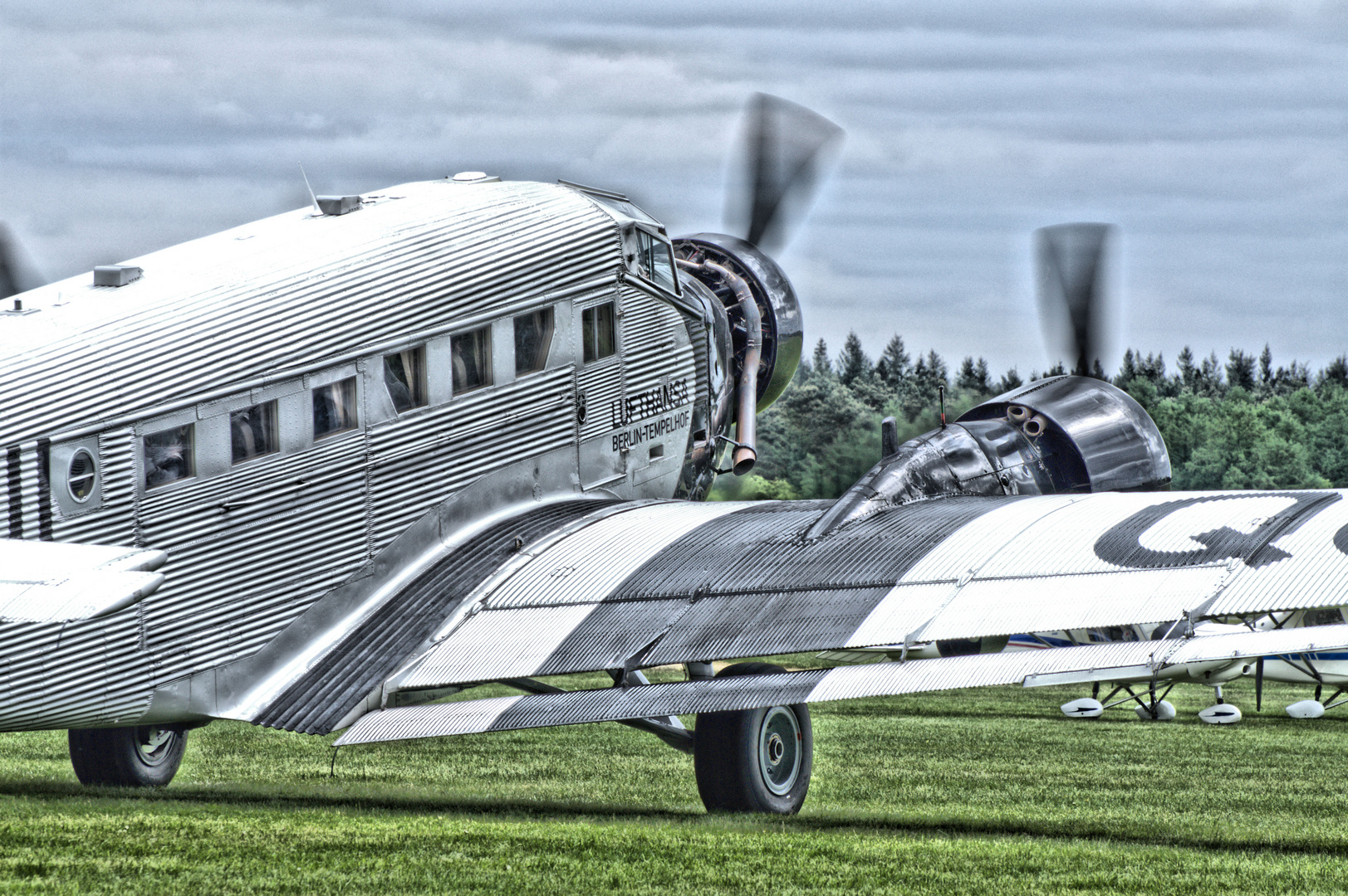 Ju- 52 ( 2) Teilansicht 