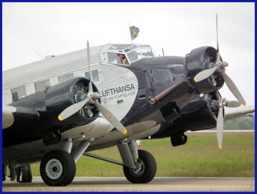 Ju 52 Auf dem Vorfeld abgestellt