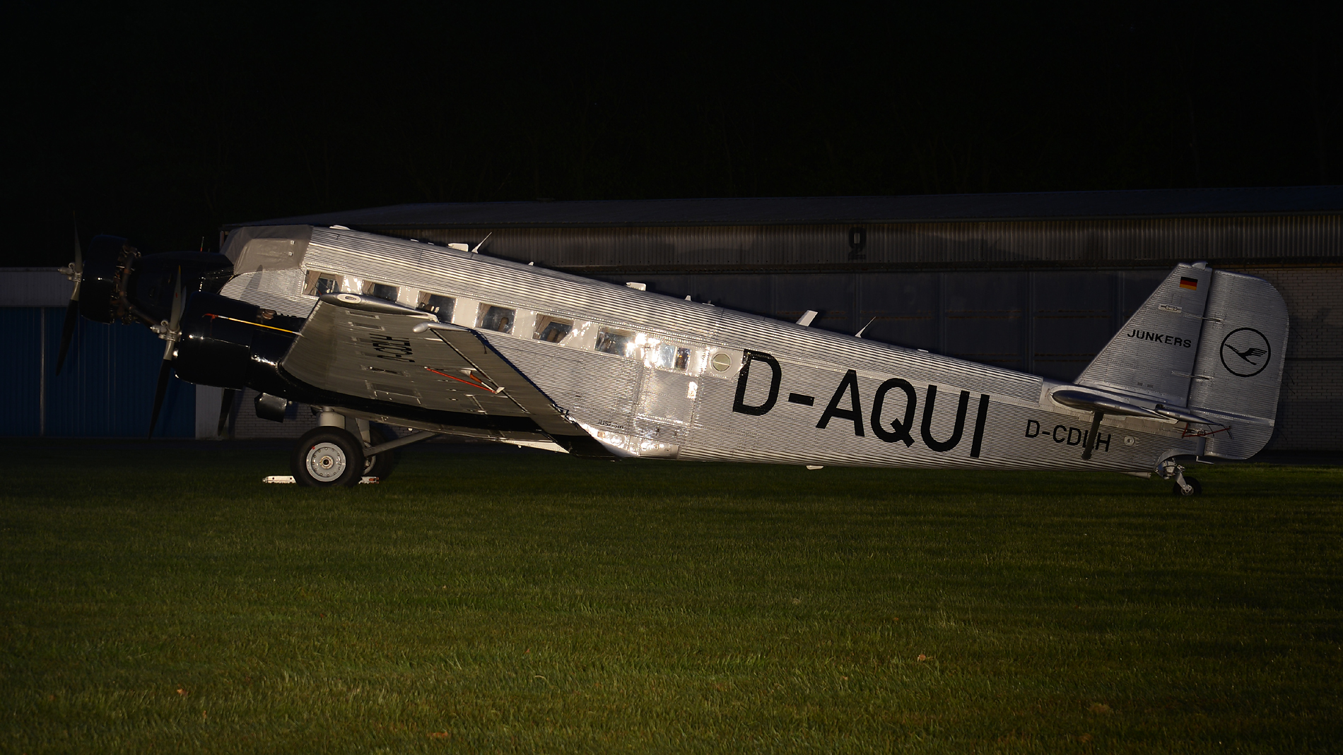 JU-52 bei Nacht