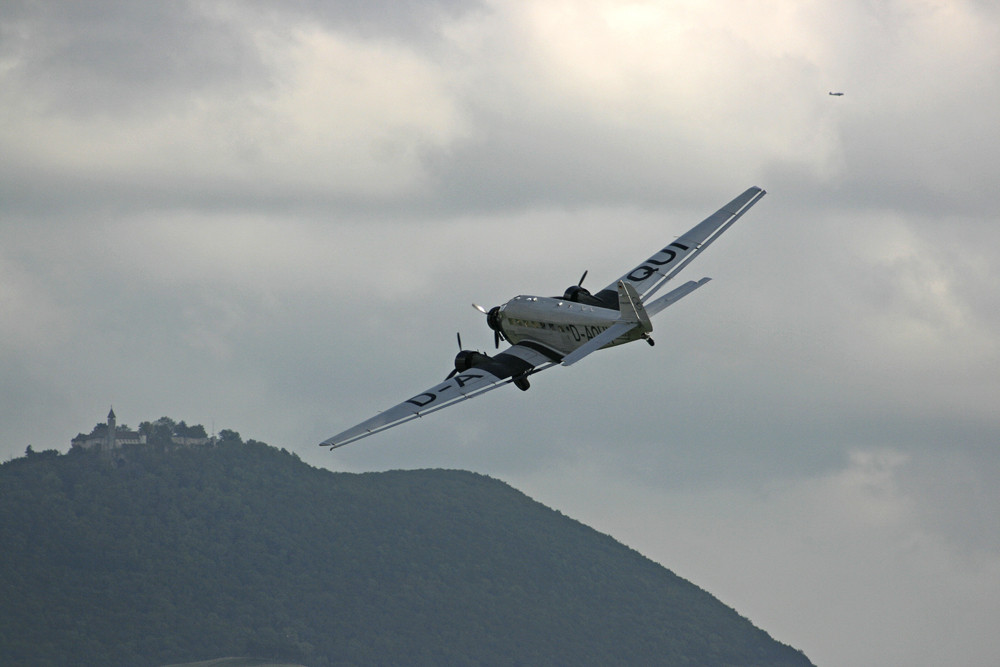 JU-52 / Burg Teck