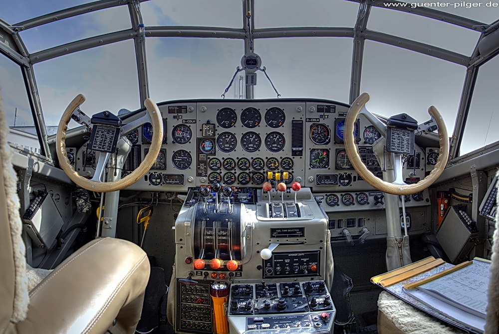 JU-52 der Deutschen Lufthansa - Cockpit