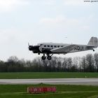 JU-52 der Deutschen Lufthansa – Landeanflug auf Essen