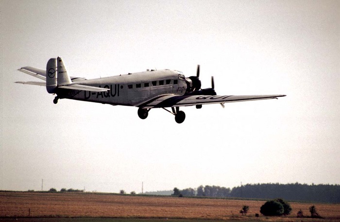 Ju 52 startet zu einem Rundflug während eines Flugtags in Lüsse / Fläming