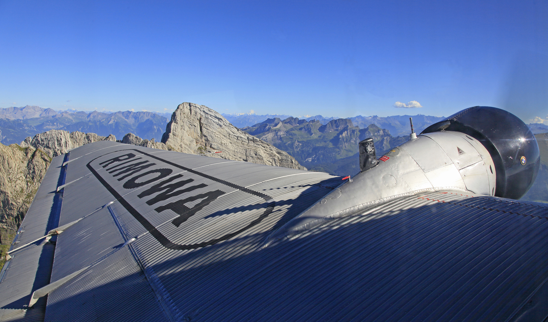 JU 52 über den Alpen