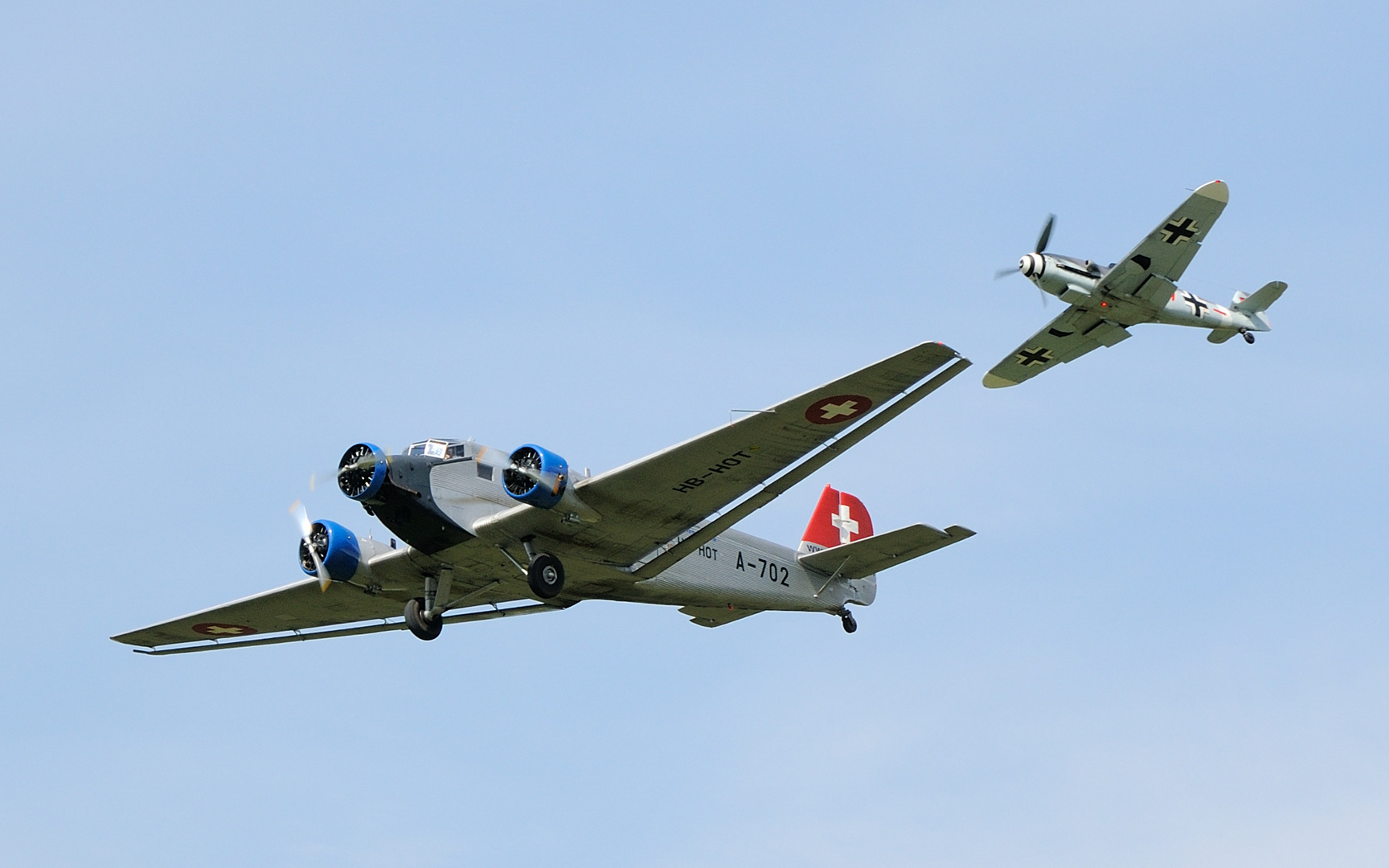 Ju 52 und Bf 109 in Formation...